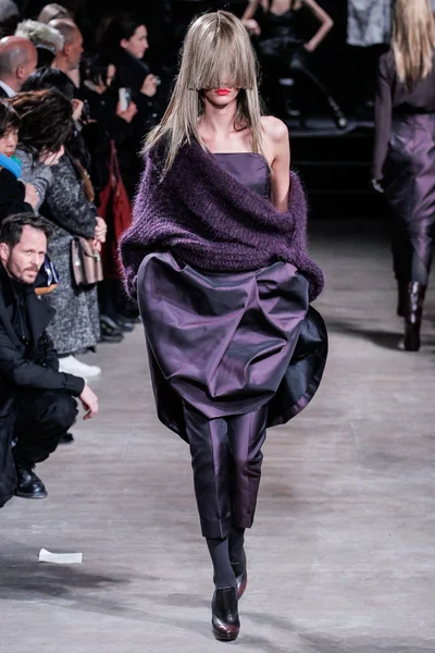 Look 12